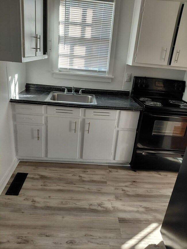 Building Photo - 2901 Jefferson St