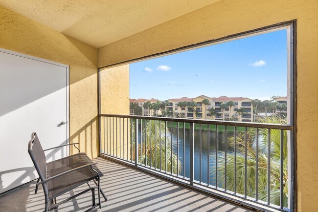 Building Photo - 100 Uno Lago Dr