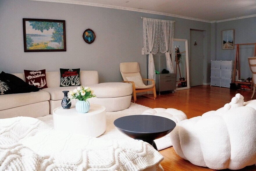 Building Photo - 8 Juniper St