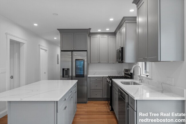 Building Photo - 35 Farragut Ave