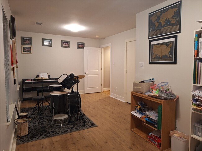 Building Photo - 5207 Cornish St