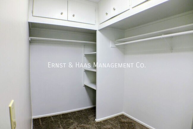 Building Photo - 3700 Weston Pl