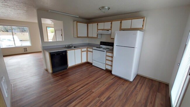 Building Photo - 160 N 7th St