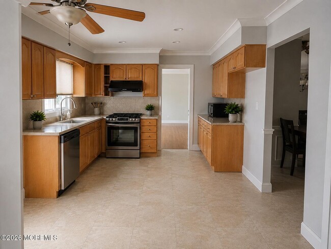 Building Photo - 5 Sandburg Dr