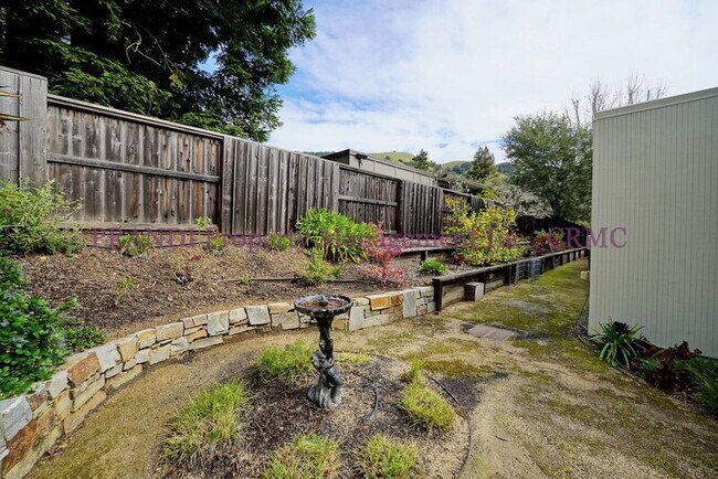 Building Photo - 1309 Idylberry Rd