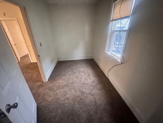 Building Photo - 3017 Nursery Ave