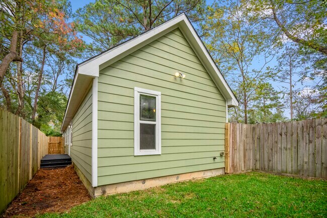 Building Photo - 628 Foster St