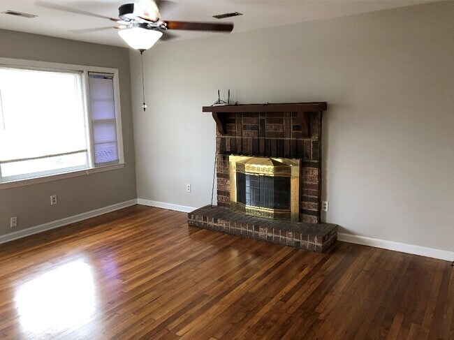 Building Photo - 5471 Attaway St