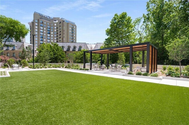 Building Photo - 2660 Peachtree Rd