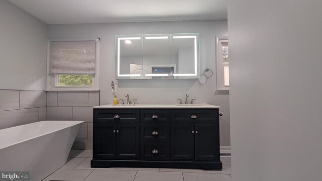 Building Photo - 922 Petinot Pl