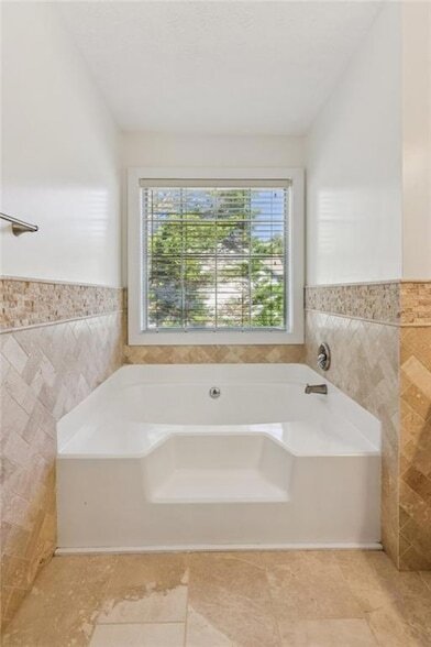 Building Photo - 2275 Eagle Pointe Ct NW