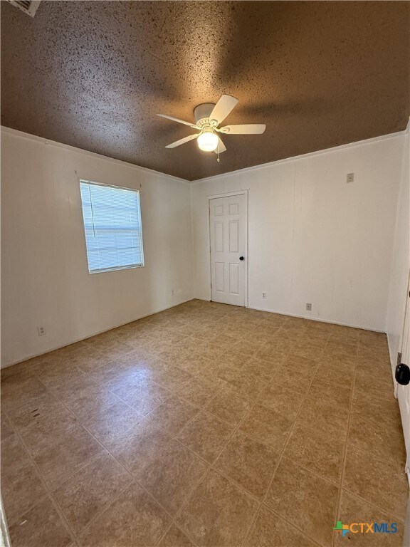 Building Photo - 924 Pecan St