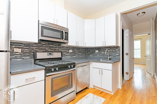 Building Photo - 657 Knickerbocker Ave