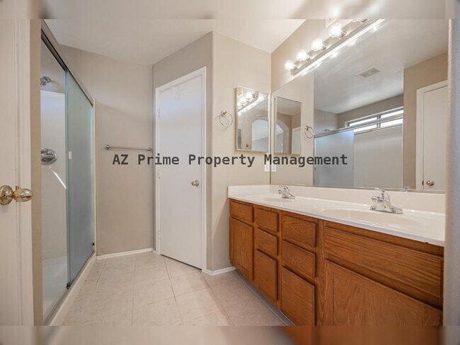 Building Photo - 12859 W Cambridge Ave