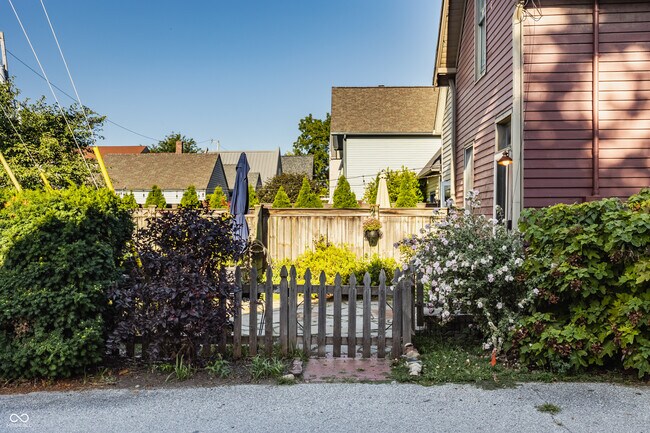Building Photo - 607 Lord St