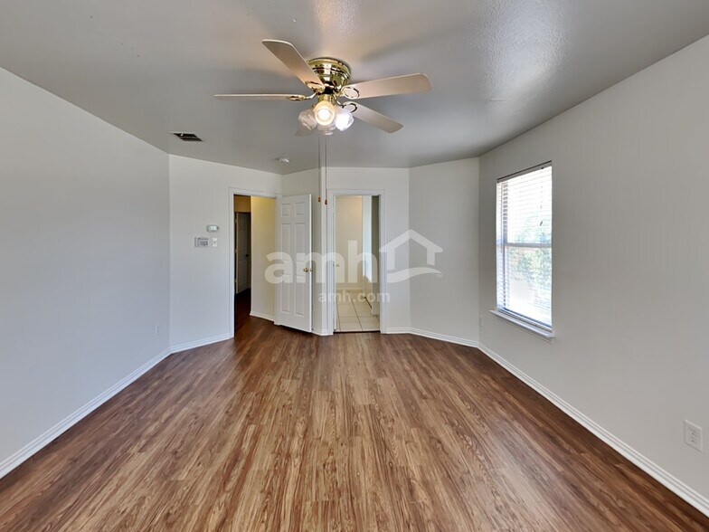 Building Photo - 3933 Evergreen Ct