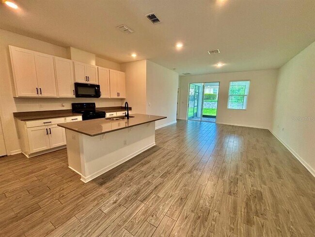 Building Photo - 7563 Ashcroft Dr
