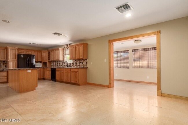 Building Photo - 1608 W Inverness Dr