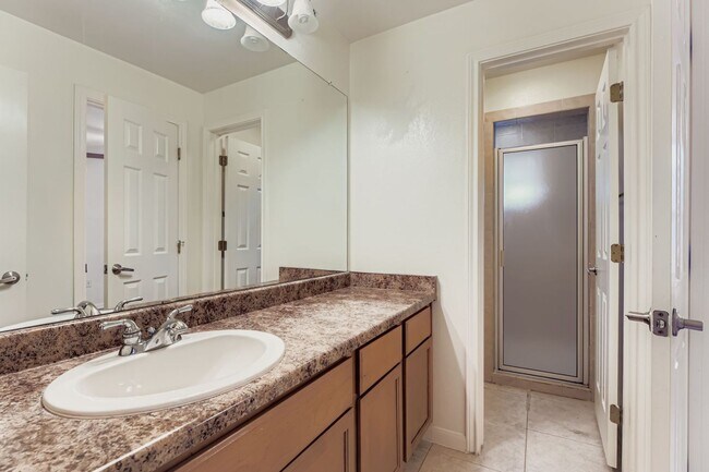 Building Photo - Medical Center Condo!