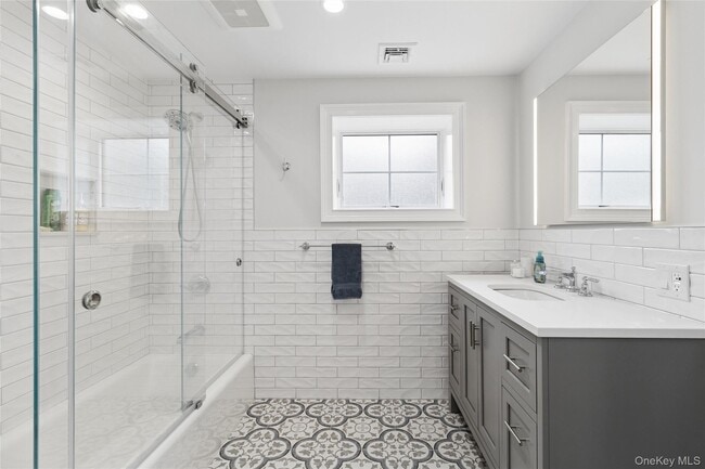 Building Photo - 47 Old Riverhead Rd