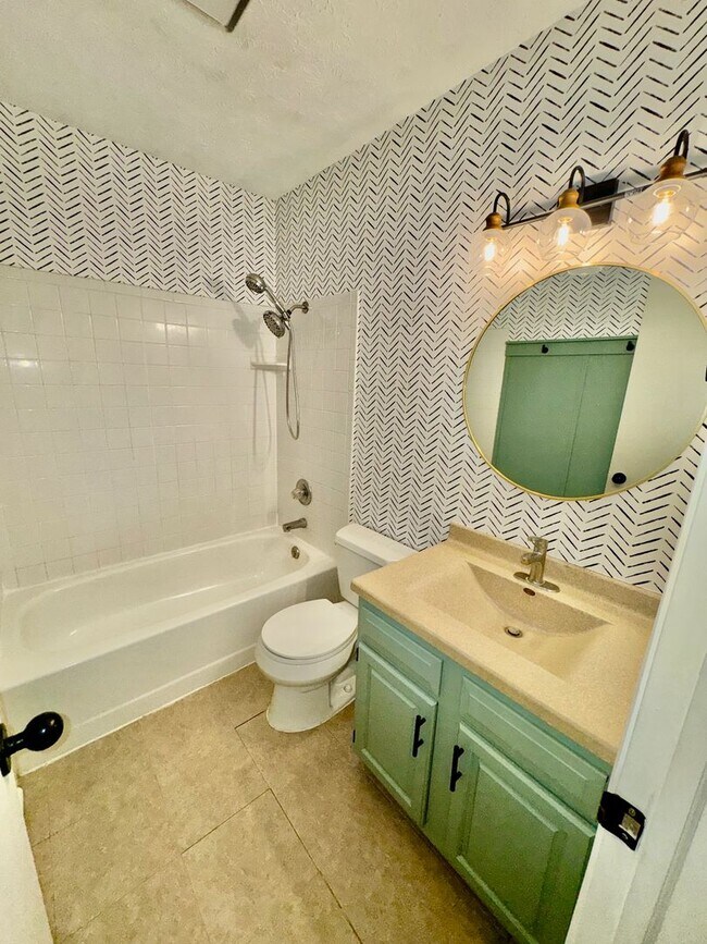 Building Photo - Updated 3-Bedroom Home Near Standing Bear Lake