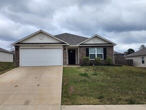 Building Photo - 2412 Kenneth Dr