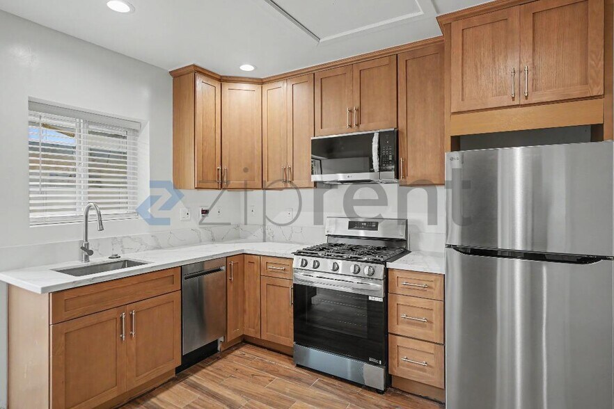 Building Photo - Unit A