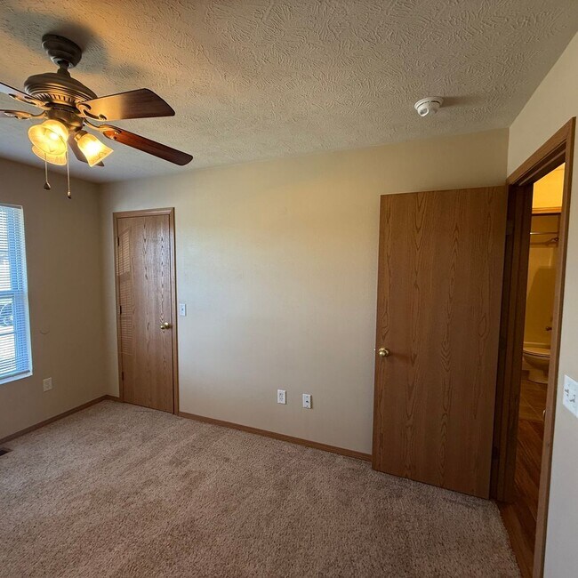 Building Photo - 3 bedroom 2 bath home in Willard School District