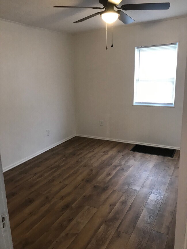 Bedroom 12x12 - 2618 Meridian St