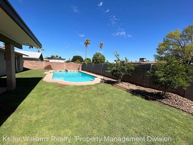 Building Photo - 4 br, 2 bath House - 1919 E. Alameda Dr 21...