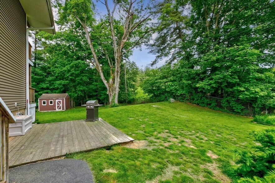 Building Photo - 5 Robinlea Cir