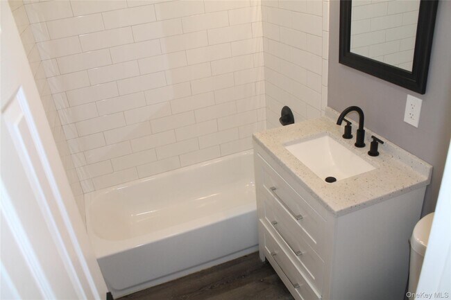 Building Photo - 303 Barclay Manor