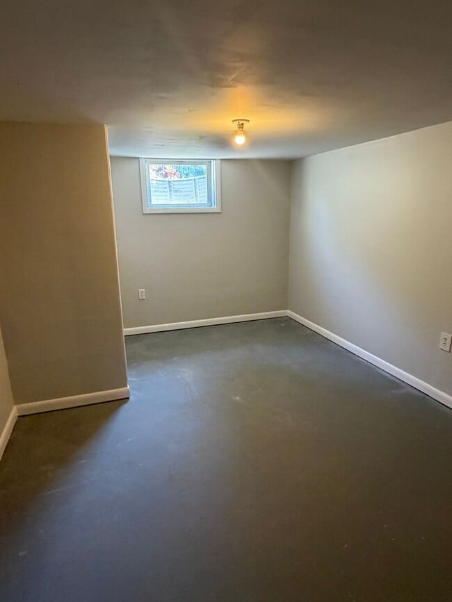 Building Photo - Beautiful Home with a One Car Garage
