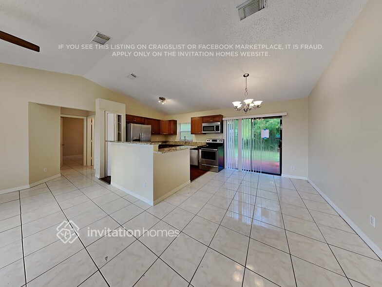 Building Photo - 3020 SW Vittorio St