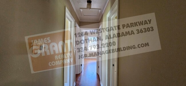 Building Photo - 2004 Roebuck St