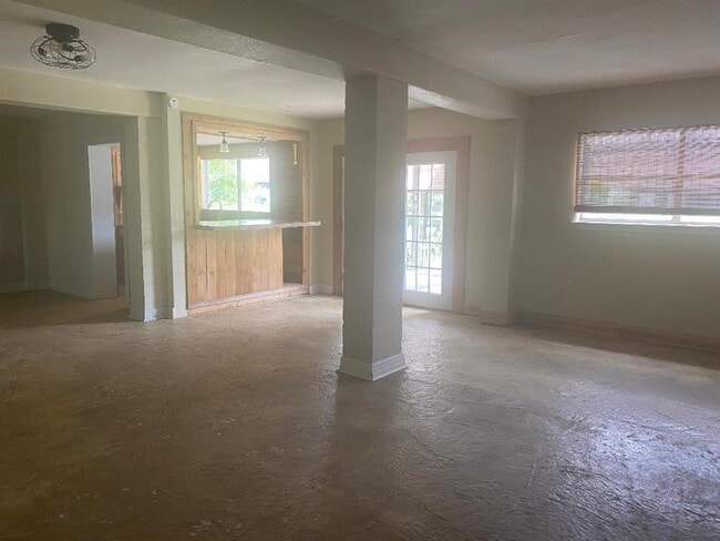 Building Photo - 638A Warsaw Dr