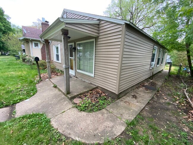 Building Photo - 1110 Roosevelt St