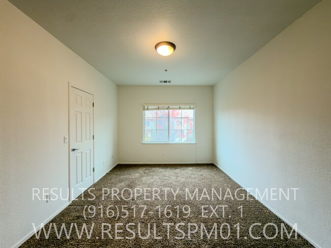 Building Photo - Excellent Natomas Townhouse