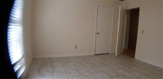 Building Photo - 4083 Deerbrook Way SW