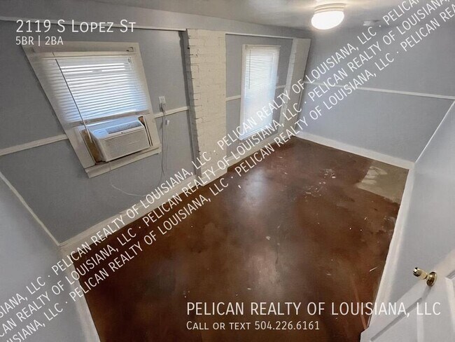 Building Photo - 2119 S Lopez St