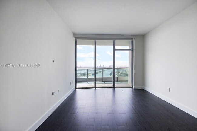Building Photo - 900 Biscayne Blvd
