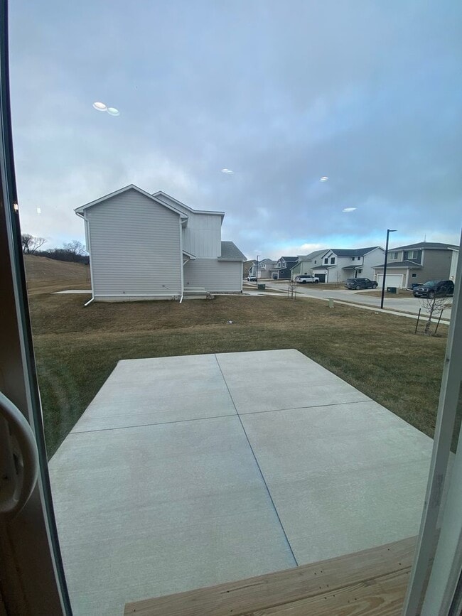 Building Photo - Newly Built Home for Rent in West Des Moines!