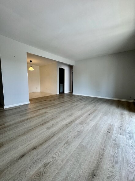 Building Photo - 12715 S La Crosse Ave