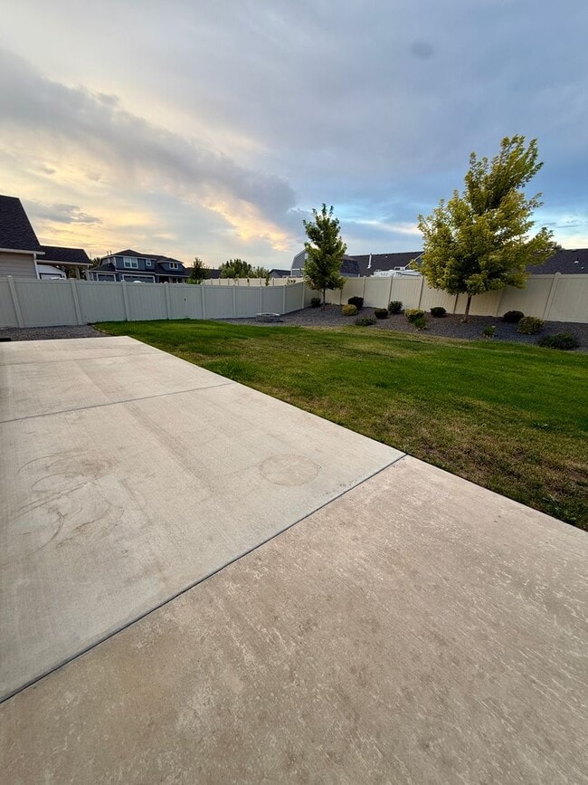 Building Photo - 518 Belville Pl