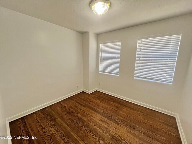 Building Photo - 2555 Myra St