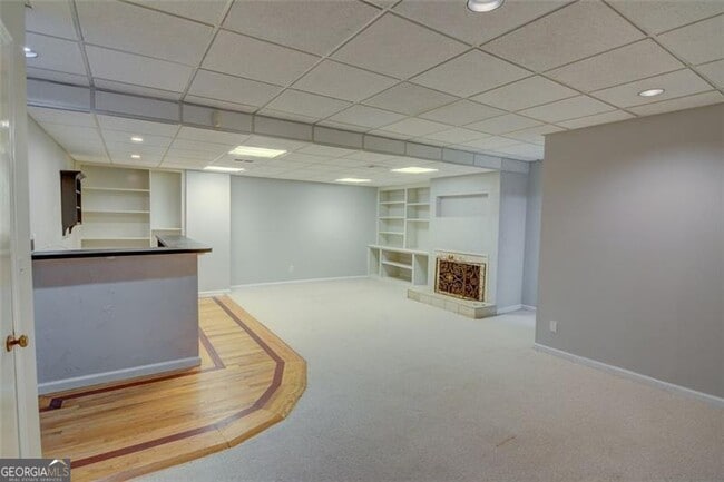 Building Photo - 639 Lakeshore Dr NW
