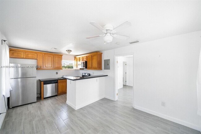 Building Photo - 6221 NW Miami Ct