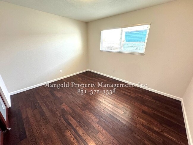 Building Photo - Great Home Located In Seaside Neighborhood with Fenced Back Yard!