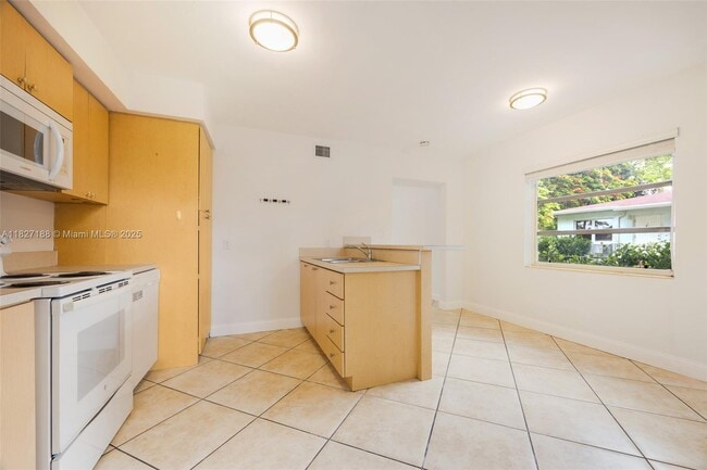 Building Photo - 2330 SW 26th Ln