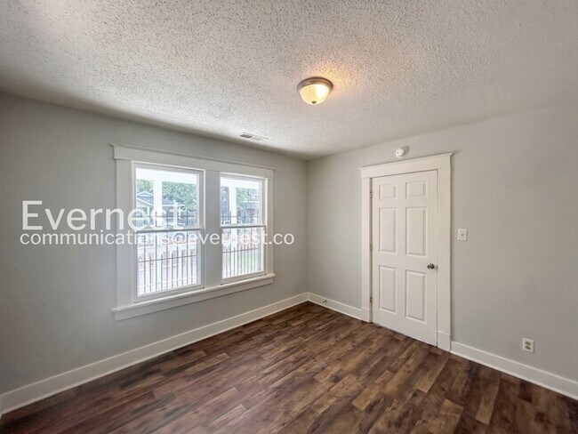 Building Photo - 667 Sevier St